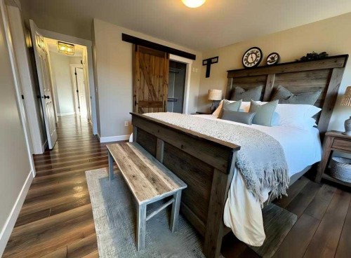 1112 2 Street Ne, Sundre, AB - Indoor Photo Showing Bedroom