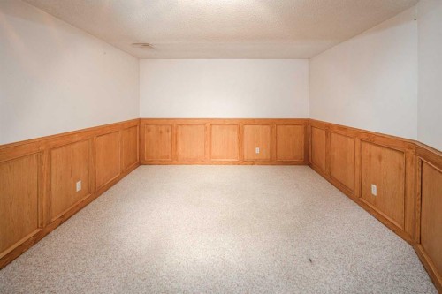 16 Sunhaven Way Se, Calgary, AB - Indoor Photo Showing Other Room