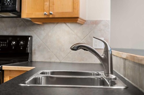 1108-836 15 Avenue Sw, Calgary, AB - Indoor Photo Showing Kitchen With Double Sink