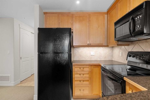 1108-836 15 Avenue Sw, Calgary, AB - Indoor Photo Showing Kitchen