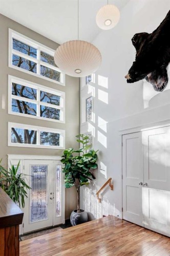 38 Lissington Drive Sw, Calgary, AB - Indoor Photo Showing Other Room