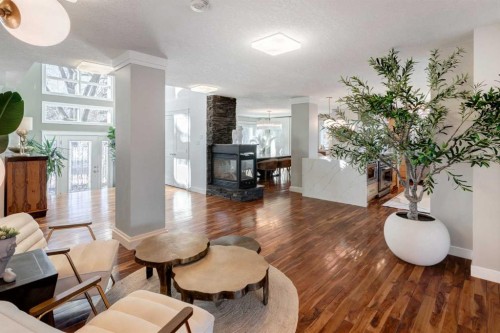 38 Lissington Drive Sw, Calgary, AB - Indoor Photo Showing Living Room
