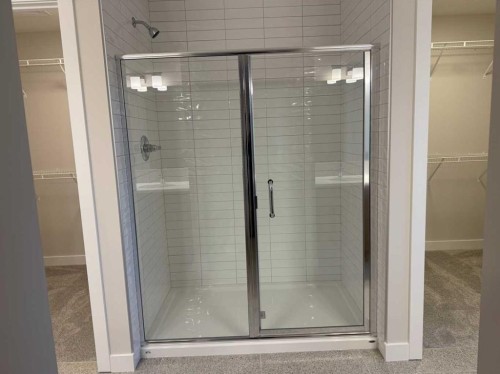 51 Sunrise Heath, Cochrane, AB - Indoor Photo Showing Bathroom