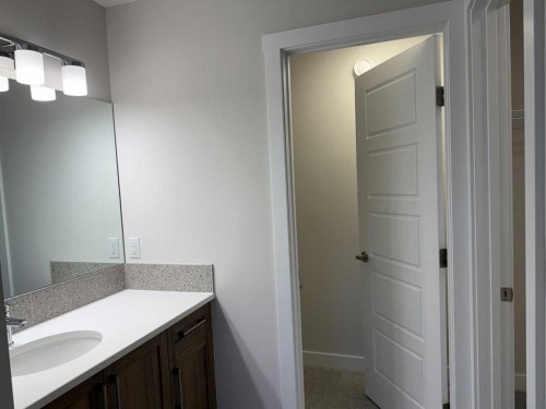 51 Sunrise Heath, Cochrane, AB - Indoor Photo Showing Bathroom