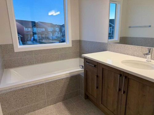 51 Sunrise Heath, Cochrane, AB - Indoor Photo Showing Bathroom