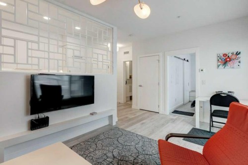 206-3130 Thirsk Street Nw, Calgary, AB - Indoor Photo Showing Other Room