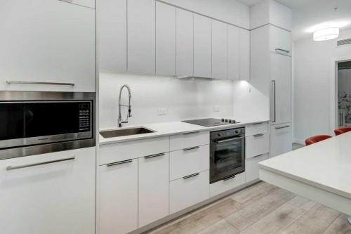 206-3130 Thirsk Street Nw, Calgary, AB - Indoor Photo Showing Kitchen With Upgraded Kitchen