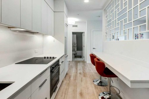 206-3130 Thirsk Street Nw, Calgary, AB - Indoor Photo Showing Kitchen With Upgraded Kitchen