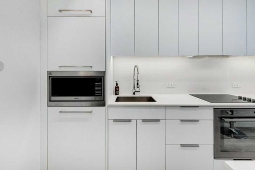 206-3130 Thirsk Street Nw, Calgary, AB - Indoor Photo Showing Kitchen With Upgraded Kitchen