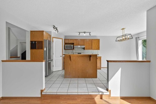 47 Mt Apex Crescent Se, Calgary, AB - Indoor Photo Showing Kitchen