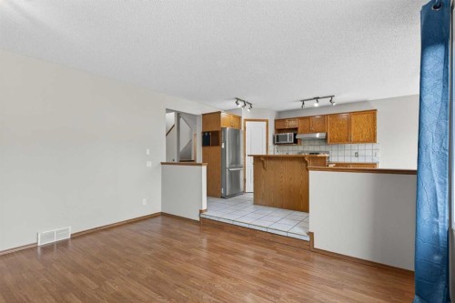 47 Mt Apex Crescent Se, Calgary, AB - Indoor Photo Showing Kitchen