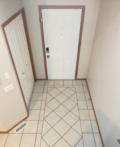 47 Mt Apex Crescent Se, Calgary, AB - Indoor Photo Showing Other Room