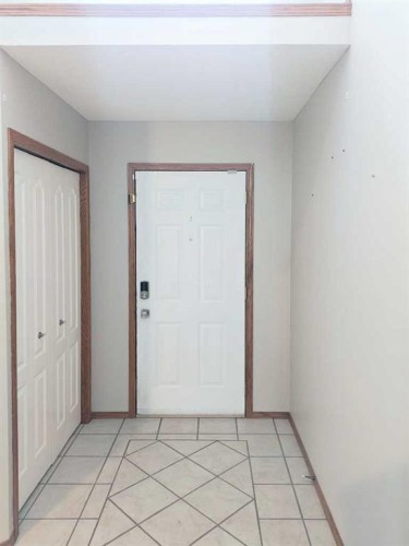 47 Mt Apex Crescent Se, Calgary, AB - Indoor Photo Showing Other Room