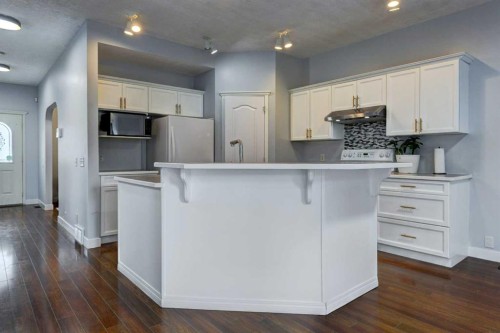 162 Prestwick Landing Se, Calgary, AB - Indoor Photo Showing Kitchen