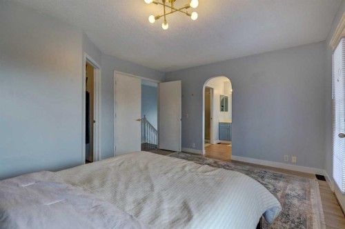 162 Prestwick Landing Se, Calgary, AB - Indoor Photo Showing Bedroom