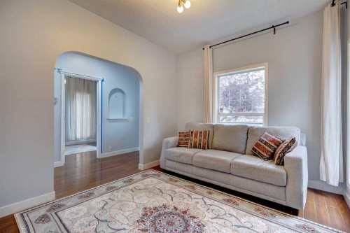 162 Prestwick Landing Se, Calgary, AB - Indoor Photo Showing Living Room
