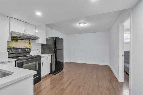 15 Kincora Crescent Nw, Calgary, AB - Indoor Photo Showing Kitchen