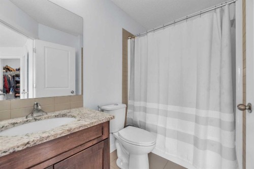 15 Kincora Crescent Nw, Calgary, AB - Indoor Photo Showing Bathroom