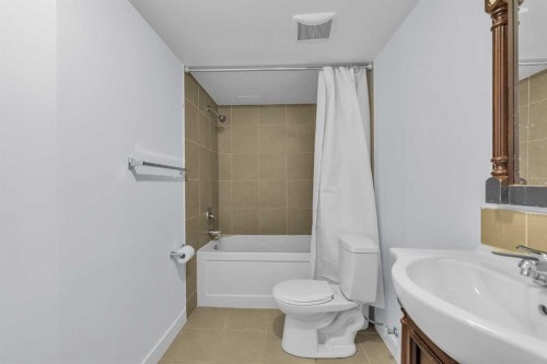 15 Kincora Crescent Nw, Calgary, AB - Indoor Photo Showing Bathroom