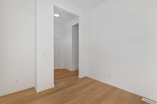 449 Hotchkiss Drive Se, Calgary, AB - Indoor Photo Showing Other Room