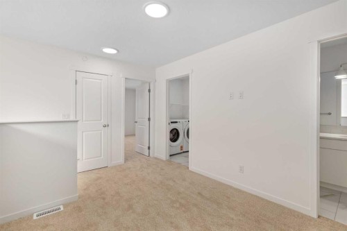 449 Hotchkiss Drive Se, Calgary, AB - Indoor