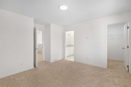 449 Hotchkiss Drive Se, Calgary, AB - Indoor Photo Showing Other Room
