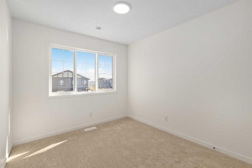 449 Hotchkiss Drive Se, Calgary, AB - Indoor Photo Showing Other Room