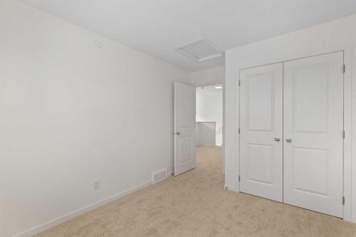 449 Hotchkiss Drive Se, Calgary, AB - Indoor Photo Showing Other Room
