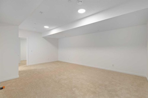 449 Hotchkiss Drive Se, Calgary, AB - Indoor Photo Showing Other Room
