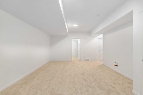 449 Hotchkiss Drive Se, Calgary, AB - Indoor Photo Showing Other Room