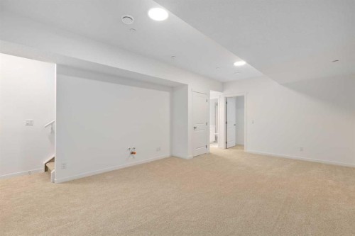 449 Hotchkiss Drive Se, Calgary, AB - Indoor Photo Showing Other Room