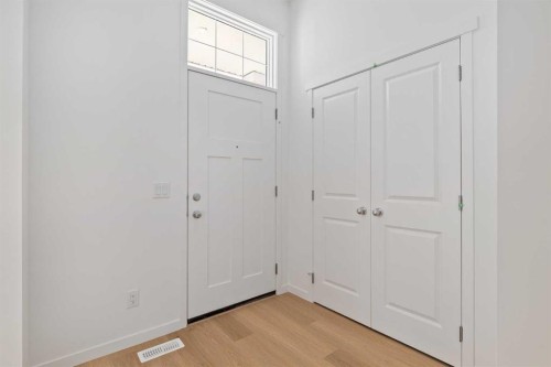 449 Hotchkiss Drive Se, Calgary, AB - Indoor Photo Showing Other Room