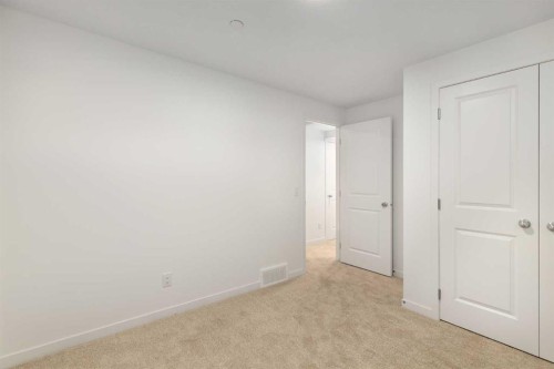 449 Hotchkiss Drive Se, Calgary, AB - Indoor Photo Showing Other Room