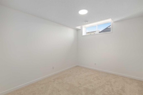449 Hotchkiss Drive Se, Calgary, AB - Indoor Photo Showing Other Room