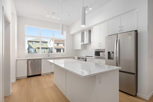 449 Hotchkiss Drive Se, Calgary, AB - Indoor Photo Showing Kitchen With Stainless Steel Kitchen With Upgraded Kitchen