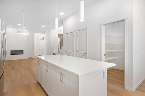 449 Hotchkiss Drive Se, Calgary, AB - Indoor