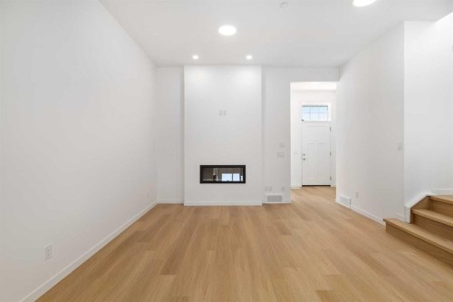 449 Hotchkiss Drive Se, Calgary, AB - Indoor Photo Showing Other Room