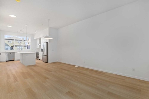 449 Hotchkiss Drive Se, Calgary, AB - Indoor Photo Showing Kitchen