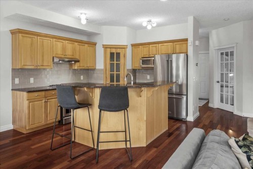 4702 21 Street Sw, Calgary, AB - Indoor Photo Showing Kitchen With Stainless Steel Kitchen With Upgraded Kitchen