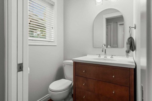 4702 21 Street Sw, Calgary, AB - Indoor Photo Showing Bathroom