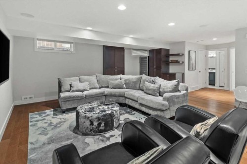 4702 21 Street Sw, Calgary, AB - Indoor