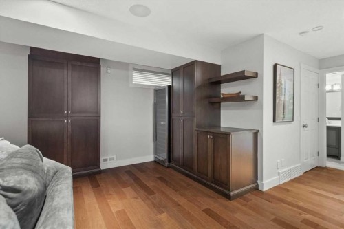 4702 21 Street Sw, Calgary, AB - Indoor Photo Showing Other Room