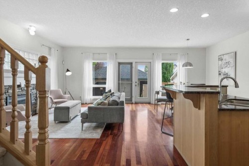 4702 21 Street Sw, Calgary, AB - Indoor Photo Showing Living Room