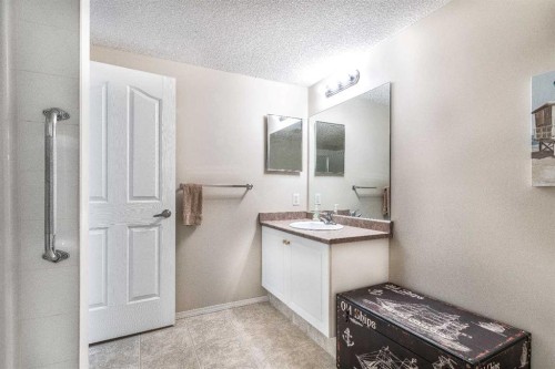 136-5000 Somervale Court Sw, Calgary, AB - Indoor Photo Showing Bathroom