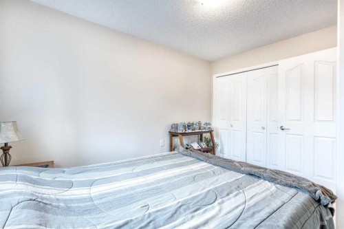 136-5000 Somervale Court Sw, Calgary, AB - Indoor Photo Showing Bedroom