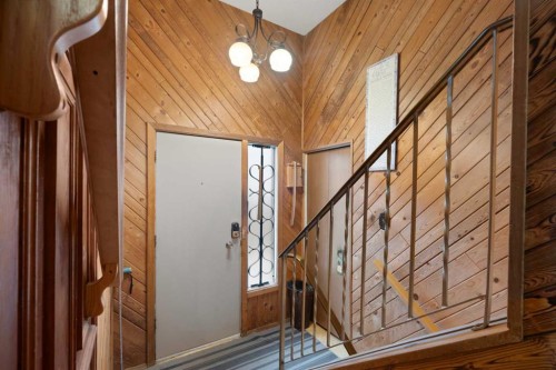 1521 44 Street Se, Calgary, AB - Indoor Photo Showing Other Room