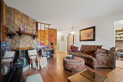 1521 44 Street Se, Calgary, AB - Indoor Photo Showing Living Room