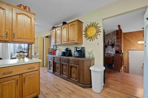 1521 44 Street Se, Calgary, AB - Indoor Photo Showing Kitchen