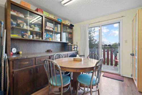1521 44 Street Se, Calgary, AB - Indoor Photo Showing Dining Room