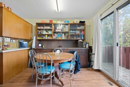 1521 44 Street Se, Calgary, AB - Indoor Photo Showing Dining Room